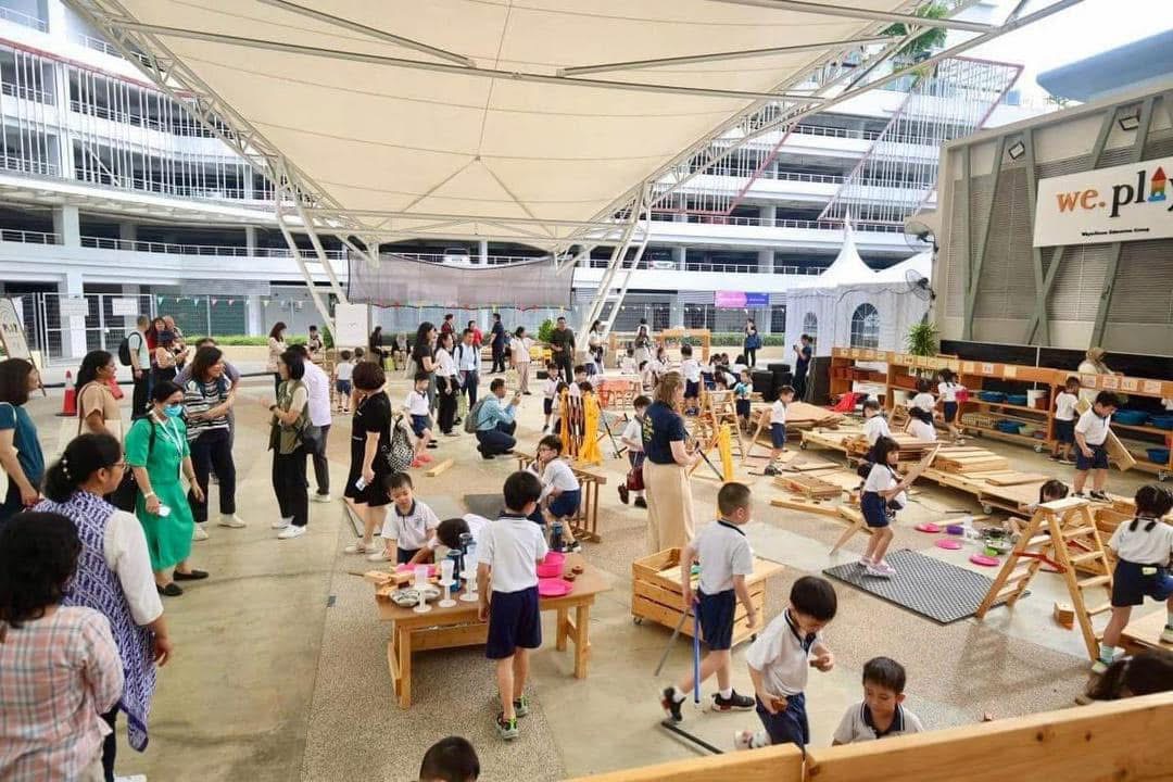 International delegates observing children in the WE.PLAY environment